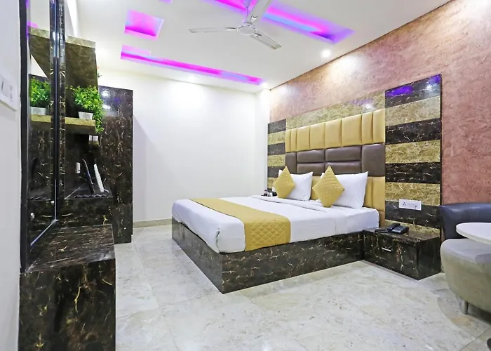 Hotel Grand La Casa Near Igi Airport